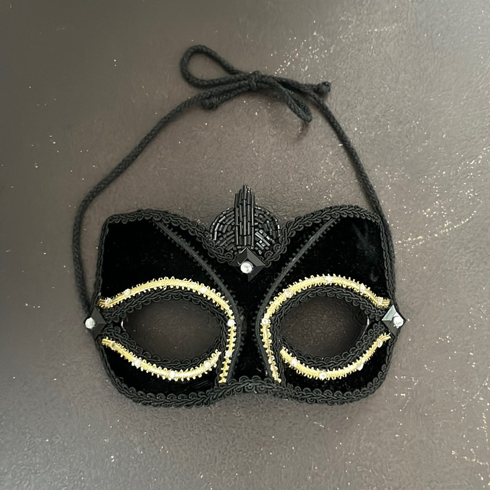Gypsy Renaissance, Carmen Companion Mask